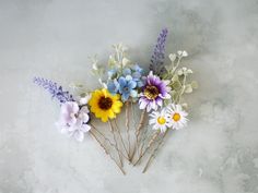 "These beautiful flower hair pins are lovely accessories, perfect for a party, or wedding. The flower pins perfect alternative to a flower crown or a floral comb. They are pretty and light weight. Diameter of flowers: 2cm - 4,5cm (0.8\" - 2\") Length of the metal pin: 6,5cm (2.36\") The price is for one set which contains 5 pieces of floral hair pins. The flowers are made of paper and fabric, and the clips are made of metal. Estimated delivery time (exact delivery time depends on the delivery ad Flower Hair Pins Wedding, Boho Hair Pins, Diy Fleur, Bridesmaid Hair Pins, Flower Hair Pins, Flower Hair Pieces, Floral Hair Pins, Floral Comb, Hippie Flowers