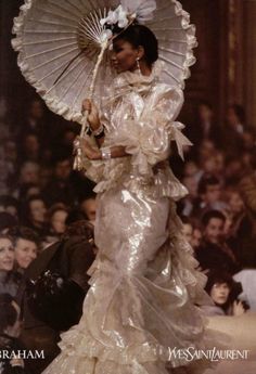 Ysl Wedding Dress, Glided Glamour, Gilded Glamour, Runway Fashion Couture, Runway Outfits, Arte Inspo, Mode Inspo, Fantasy Fashion, Mode Inspiration