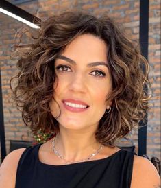 Pelo Bob Ondulado, Haircut Tip, Thick Wavy Hair, Wavy Haircuts, Thick Curly Hair, Short Curly Haircuts, Haircut For Thick Hair, Curly Hair Cuts