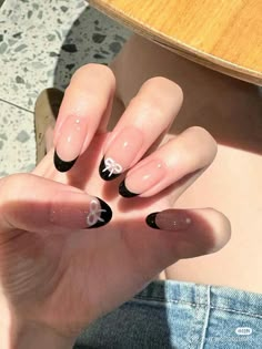 Newjeans Nails, Trendy Black Nail Designs, Acubi Nails, Black Nail Art Ideas, Long Black Nails, Paznokcie Hello Kitty, Black Gel Nails, Elegant Minimalism, Hello Nails