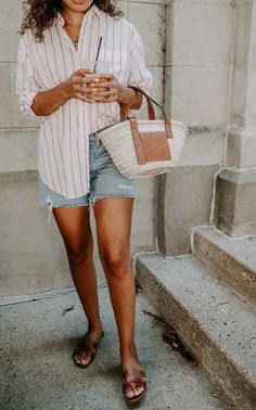 Summer Style // Summer outfit idea. Summer 24 Outfit Ideas, Summer Mom Aesthetic, Summer Mum Outfits, Cookout Outfit Summer Casual, Summer Mom Outfits 2024, Mom Jean Shorts Outfit, Sports Mom Outfit Summer, Boat Outfit Women, Hawaii Aesthetic Outfits