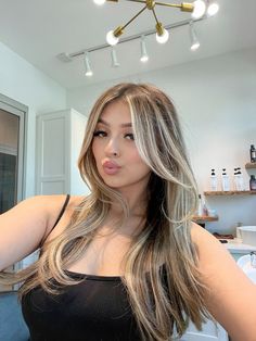 #layers #balayage #hair Face Framing Layers With Highlights, Blonde Over Brown Hair, Drop Root Blonde Balayage, Balayage Hair Blonde Brunette, Soft Blonde Hair Balayage, Contour Hair Highlights, Blond Hair With Money Piece, Blond Balayage Hair On Brown Hair, Silver Blonde Hair Highlights