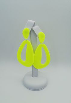 Minimalistic neon yellow dangle earrings in the style of the 80s-90s. Plush skewers. Round. Caplevitation shape. Fashionable addition to summer/holiday clothing. Excellent advice for girls, women and friends. These earrings shine with fresh air and embellishment. Length: about 7 cm Weight: around 3.5 g Hand work with polymer key The seal is made of stainless steel, allergens In my shop you will find such earrings of different colors. (e.g. neon pink, neon orange) Each couple makes my hair with g No Clothes, Holiday Clothing, Yellow Clothes, Summer Holiday Outfits, Party Summer, Pink Neon, Yellow Earrings, Disco Party, Colorful Earrings