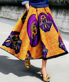 Obsessed with this skirt and shoes! WANT. Ethno Style, Style Africain, Full Midi Skirt, Afrikaanse Mode, African Inspired Fashion, African Print Fashion, A Skirt, African Inspired, African Attire