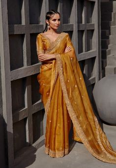 Current Saree Trends, Gold Organza Saree, Gold Color Saree, Fall Saree, Mustard Yellow Saree, Mustard Saree, Mustard Yellow Outfit, Gold Saree, Fancy Sarees Party Wear