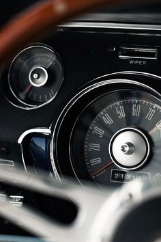 the speedometer and gauges on this car are clearly visible