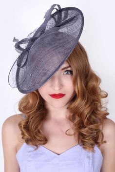 This fascinator is vintage-inspired with modern attitude. An easy-to-wear hair accessory with netting, feathers, and mesh ribbons for that light and airy style. Grey Fascinator, Purple Fascinator, Fascinator Hats Diy, Feather Bouquet, Black Fascinator, Solo Costume, Hat Headband, Fascinator Headband, Vintage Headbands