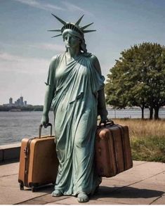 the statue of liberty is holding two suitcases