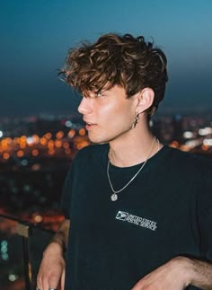 Wavy Shag, Young Men Haircuts, Nils Kuesel, Jack Ross, Brown Hair Men, Haircut Curly Hair, Men Haircut Curly Hair