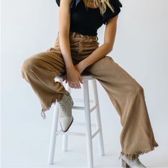 We The Free Twenty-Nine 100% Lyocell Khaki Brown Wide Leg High Rise Pants > Botton Up Fly > Super High Rise. Perfect Fall Pants. Free Pants, Slouchy Jeans, Fall Pants, Suede Pants, High Rise Pants, The Twenties, Pant Jumpsuit, High Waisted Skirt, Capri Pants