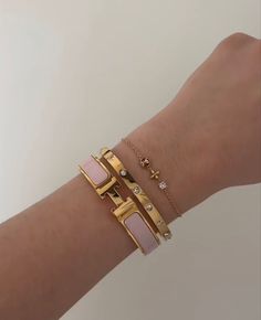 Pink Hermes Bracelet, Bracelet Stack Simple, Pink Hermes, Gold Bracelet Stack, Bracelet Aesthetic, Xoxo Jewelry, Gold Bracelets Stacked, Hermes Bracelet, Preppy Jewelry