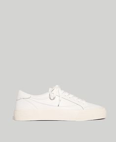 The Shoes That Go With Everything (Yes, Everything!) - MY CHIC OBSESSION Best Casual Shoes, Casual White Sneakers, Beige Outfit, Leather Industry, Top Sneakers Women, Sneakers Looks, Madewell Shoes, Casual Sneakers Women, Trendy Sneakers