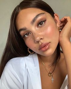 Best Highlighter Makeup, Soft Make-up, Summer Makeup Trends, Maquillage On Fleek, Mekap Mata, Simple Everyday Makeup, Makeup Tip, Makeup 101, Glow Skin