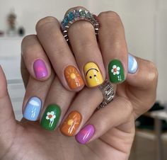 60s Nail Art, Peace Sign Nails, Funny Nail Art, Pac Man Nails, Finger Biting, Birmingham City University, Creative Nail Art, Kutek Disney, Minimal Nails Art