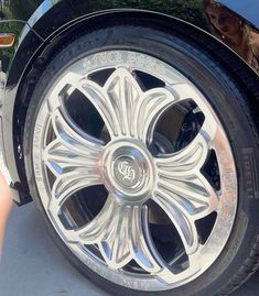 the front wheel of a car with chrome spokes