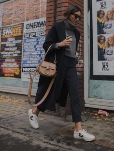 60+ Chic Veja Sneakers Outfits [2024]: How To Wear Veja Sneakers To Step Up Your Sneaker Game Chloe Tess, Mantel Outfit, Winter Mode Outfits, Sneaker Outfits, Best Designer Bags, Paperbag Pants, Navy Coat, Grey Turtleneck