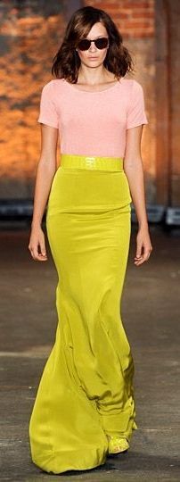 Neon Yellow Outfit, Outfit Color Palette, Colour Fashion, Color Combos Outfit, Yellow Maxi, Yellow Outfit, Ny Fashion, Cooler Look, Christian Siriano