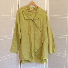 Very Nice Lagenlook Green Linen Top / Shirt In Excellent Pre-Owned Condition Just Like New, Only The Top Button Was Changed, For More Details And Measurements Please Zoom In On The Photos. It's Says One Size, In My Opinion It's Can Fit Size Xl, 1x, 2x. Krista Larson, Linen Top, Tunic Top, Top Shirt, Tunic Tops, Like New, Womens Tops, Green, Women Shopping