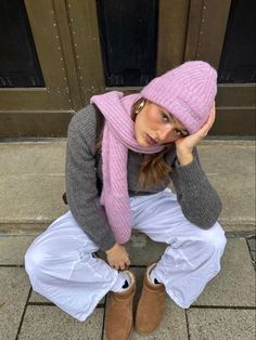 Pink Scarf Outfit, Beanie Outfit, Autumn Fits, Italy Outfits, School Looks, Stockholm Fashion, Autumn Outfit, Winter Fashion Outfits, Fall Winter Outfits