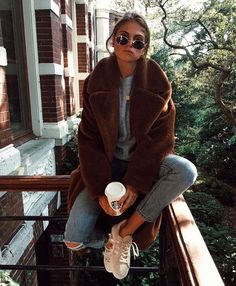 Casual Fall Fashion Trends & Outfits 2018 #fallfashion #fashion #casualoutfits #falloutfits Street Style 2018, Foto Poses, Trending Fashion Outfits, Looks Street Style, Outfit Trends, Autumn Fashion Casual, Fall Street Style