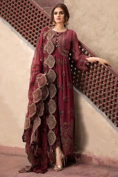 Chiffon Party Outfit in Maroon Color Pakistani Designer Dress, Estilo Hijab, Indian Party Wear, Pakistani Fancy Dresses, Pakistani Dresses Casual, Pakistani Fashion Party Wear, Outfits Dress, Salwar Kamiz, Pakistani Bridal Dresses