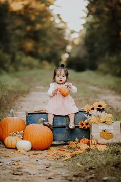 50 Super Cute Fall Photoshoot Ideas for Baby in 2024 | Love and Moms Outdoor Fall 1st Birthday Pictures, Pumpkin Minis Photoshoot, Pumpkin Fall Mini Session, Toddler Pumpkin Photoshoot, Halloween Mini Photoshoot, Pumpkin Photoshoot Kids, Fall Mini Sessions Set Up Simple