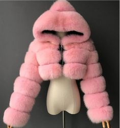 Stile Kylie Jenner, Cropped Faux Fur Coat, Pink Fur Coat, Faux Fur Hooded Coat, Womens Faux Fur Coat, Catty Noir, Cropped Coat, Cut Clothes, Hooded Faux