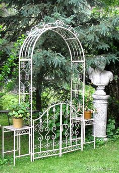 Garden Gate Decor Garden Gate Decor, Victorian Gardens, Garden Arbor, Garden Arches, Wooden Pergola, Diy Pergola, Pergola Patio, Garden Trellis