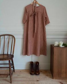 Too pretty not to share 🎀  No.35 in Voltaire Check with some lace up boots….the dahlias are not my own but I am working on growing them! 🌱 Bright Boho, Relaxed Outfit, Style Inspiration Spring, Spring Style, Modern Outfits