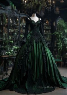 Fantasy Dress Queens, Green Fantasy Dress, Emerald Wedding Dresses, Green Ball Dress, Slytherin Dress, Royal Vibes, Forest Princess, Slytherin Fashion, Black And Green Dress