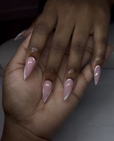 Miami Nail Designs, Classy Birthday Nails Almond, Anniversary Nails Ideas Almond, Natural Stilletos Nails, Classy Nails Design Ideas Almond, Short Stiletto Nail Designs, Birthday Almond Nails Designs, June Nails Ideas 2024 Almond, Short Stellos Nails Design