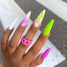 If you have these long acrylic nails, it is crystal clear that you like being different. Then, why don't you use this neon nail design to be more different? Ombre Nail Design, Summer Nails Neon, Neon Acrylic Nails, Neon Nail Designs, Nagel Tips, Vibrant Nails, Neon Nails, Nail Polishes