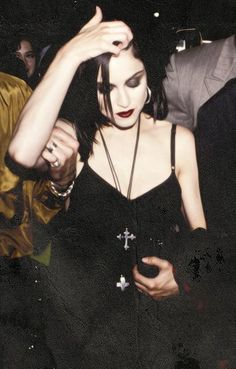 Grunge Inspiration, Mom Inspo, Chicas Punk Rock, 80s Goth, 90s Goth, Gothic Girl, Hipster Grunge, Smink Inspiration, Romantic Goth