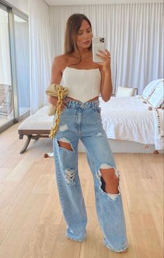 Boyfriend Jeans Outfit Summer Casual, Boyfriend Jeans Outfit Summer, Flare Jeans Style, Casual Chic Summer, Outfit Goals, Basic Outfits, Spring Summer Outfits, Look Chic