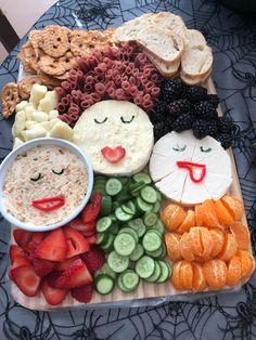 I used a veggie garden cheese dip, brie, and laughing cow wedges. Halloween Crudite Platter, Hocus Pocus Cheese Board, Hocus Pocus Board, Halloween Cheese Board, Halloween Dinner Party Menu, Halloween Edible Crafts, Halloween Veggie Tray, Halloween Brunch, Halloween Boards