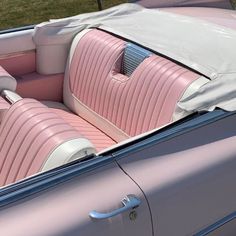 the interior of an old car with pink and white leather upholsters on it