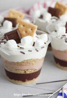 small desserts with marshmallows, chocolate and graham crackers in them