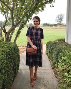 Courtney Toliver, Modest Outfit Ideas, Church Fashion, Cognac Color, Hm Skirt, Estilo Chic, Family Fashion, Church Outfits