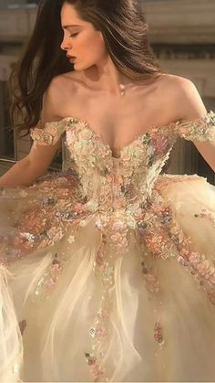 Ball Gowns Fantasy, Ethereal Dress, Robes D'occasion, Princess Prom Dresses, Pretty Quinceanera Dresses, Floral Prom Dresses, Ball Gowns Princess, Fairytale Dress