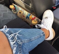 Skateboard Aesthetic, Skate Style, Skater Girls, Jolie Photo, Outfits Casuales, Nice Shoes, Nike Air Force, The Back, Skateboard