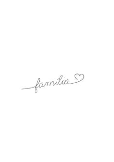 the word famlia written in cursive handwriting