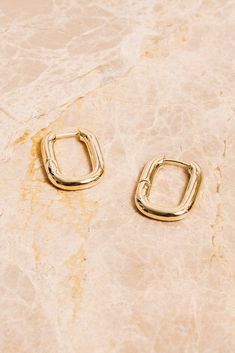 "Sleek and shiny with their high polish finish, these minimal rectangular huggie hoop earrings will elevate your everyday look! Dimensions: 1\" x 3/4\" Materials: Alloy, 18k Gold Plating Ships in a branded jewelry pouch and box, perfect for gift giving!" Rectangular Minimalist Hoop Earrings, Tarnish Resistant, Minimalist Rectangular Hoop Earrings, Tarnish Resistant, Gold Oblong Hoop Earrings For Everyday, Minimalist Rectangular Tarnish-resistant Hoop Earrings, Gold Oblong Huggie Earrings For Everyday, Classic Rectangular Huggie Earrings For Everyday, Gold Rectangular Minimalist Huggie Earrings, Modern Rectangular Tarnish Resistant Huggie Earrings, Modern Tarnish-resistant Rectangular Huggie Earrings