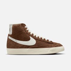 Style No. DV7006-200 Color: Cacao Wow/Sail/Coconut Milk/Black Styled for the ‘70s. Loved in the ‘80s. Classic in the ‘90s. Ready for the future. The Blazer Mid delivers a timeless design that’s easy to wear. The era-echoing suede breaks in beautifully and pairs with bold branding for a premium feel. Exposed foam on the Nike Blazer Women, Blazers Nike, Blazer Mid 77 Vintage, Nike Blazer Mid 77, Nike Blazers Mid, Veja Sneakers, Nike Blazer Mid, Adidas Spezial, Nike Vintage