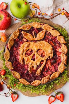 This Disney inspired strawberry apple pie is made with fresh strawberries, apples and baked inside a buttery, flaky crust. Apple Pie Pretty Crust, Apple Pie Crust Art, Witchy Baked Goods, Pie Crust Art Halloween, Halloween Pie Recipes, Halloween Pie Crust Designs, Halloween Pie Crust, Fall Pie Crust Designs, Apple Pie Crust Designs