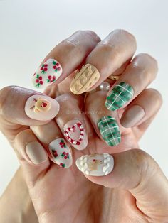 "These Christmas sweater press on nails are perfect to complete your look for the holidays! All my press on nail sets are made to order and custom tailored specifically to your size and liking. They are handmade and carefully crafted to make you a unique, personalized product. Made with high quality nail tips molded with soft gel and hand painted with salon quality products to make the nails sturdy and reusable. My press on nails last up to 4 weeks or more of continuous wear with correct nail prep and can be reused and reapplied 4-5 times more. 💅What's included in your order * Each nail set is delivered in a box perfect for storage or gifting * Your 10 nail set order custom made for you * Buffer * File * Alcohol pad * Cuticle orange wood stick * Nail glue * Application/ removal/ care inst Press On Sweater Nails, Christmas Boho Nails, Winter Fake Nails, Holiday Nails Purple, Christmas Nails Painted, Christmas Pudding Nails, Christmas Nails Pastel, Pastel Winter Nails, Aesthetic Nails Christmas