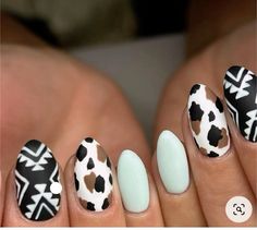 Black Aztec Nails, Tan Cow Print Nails, Black And Brown Cow Print Nails, Cow Girl Nail Design, Nails For Rodeo, Cute Western Christmas Nails, Western Design Nails, Aztec Print Nails