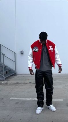 Men’s Varsity Jacket Outfit, Swag Boys Style, Varsity Jacket Outfit Mens, Streetwear Outfit Men, Teen Guy Fashion, Looks Streetwear, Varsity Jacket Outfit, Black Outfit Men, Hypebeast Style