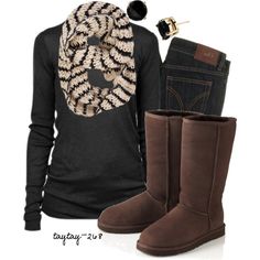 Cozy and warm. Yesterday, here in Tennessee, it was a beautiful fall-like day. Cool weather is around the corner kids:) Ugg Boots Outfit, Paris Mode, Outfit Trends, Beauty And Fashion, Boots Outfit