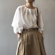 Style No.: JB2212303 Composition: Polyester/Cotton Color: Khaki, White Size: M,L Lantern Sleeve Shirt, Puff Sleeves Blouse, Fall Blouse, White Shirts Women, Loose Tops, Lantern Sleeve, Lantern Sleeves, Shirt Women, Primavera Estate