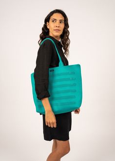 All sale or discounted merchandise is final sale and cannot be exchanged or returned. Step into summer in style with the SAC MAILLE bag. This bag combines a laid-back vibe with a structured look, making it both fashionable and effortless to carry. Its airy mesh design is ideal for complementing your summer outfits in Saint James' vibrant seasonal color. - Knitted - 100% Polyamide - Dimensions : 13.7" x 13.7" Everyday Large Capacity Green Bag, Everyday Green Bag With Adjustable Strap, Casual Green Bag With Removable Pouch, Green Bags With Adjustable Strap For Everyday Use, Green Satchel Bag For Shopping, Functional Green Shoulder Bag, Functional Green Shoulder Bag For Daily Use, Casual Green Bags For Everyday Use, Functional Everyday Summer Shoulder Bag